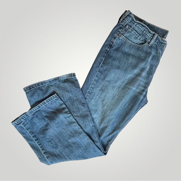 Levi’s 514 Straight Fit Jeans - Picture 10 of 16